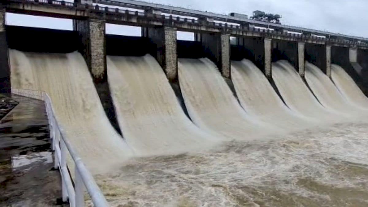 प्रदेश में लगी बारिश की झड़ी, तवा नदी का जलस्तर बढ़ने से सीजन में पहली बार सारनी सतपुड़ा डैम के 7 गेट खुले प्रदेश में लगी बारिश की झड़ी, तवा नदी का जलस्तर बढ़ने से सीजन में पहली बार सारनी सतपुड़ा डैम के 7 गेट खुले
