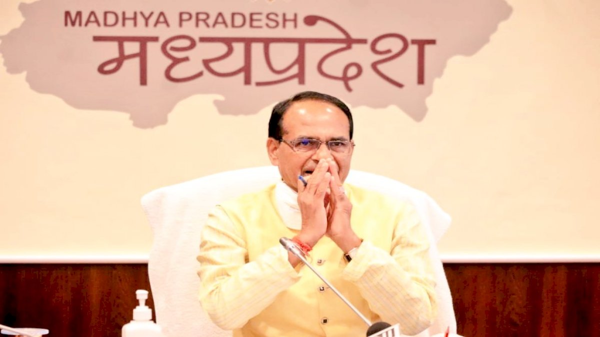 CM के सामने आदिवासी महिला ने खोली राशन घोटाले की पोल, आधा अनाज डकार गए माफिया CM के सामने आदिवासी महिला ने खोली राशन घोटाले की पोल, आधा अनाज डकार गए माफिया