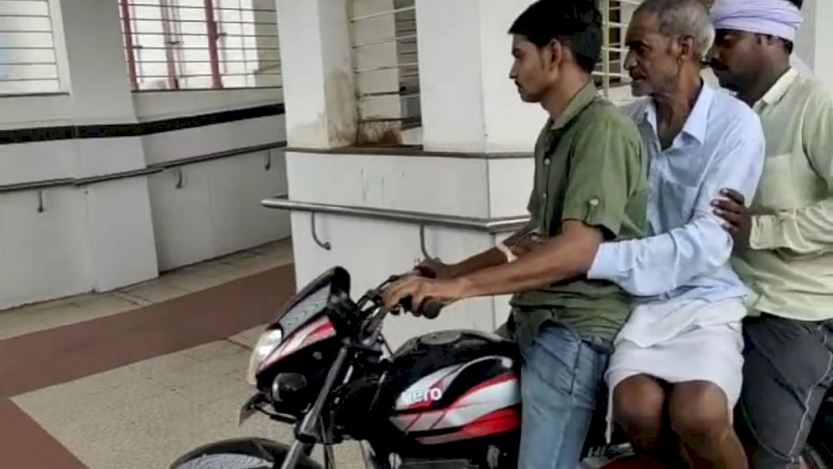 MP के इस अस्पताल में पांचवें फ्लोर तक जाते हैं वाहन, सुविधाओं की कमी ने अस्पताल को बनाया आत्मनिर्भर MP के इस अस्पताल में पांचवें फ्लोर तक जाते हैं वाहन, सुविधाओं की कमी ने अस्पताल को बनाया आत्मनिर्भर