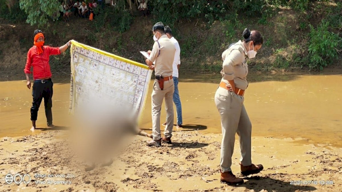 सीधी में महिला से सामूहिक दुष्कर्म के बाद हत्या, पुलिस की कार्रवाई से संतुष्ट नहीं पीड़ित परिजन सीधी में महिला से सामूहिक दुष्कर्म के बाद हत्या, पुलिस की कार्रवाई से संतुष्ट नहीं पीड़ित परिजन