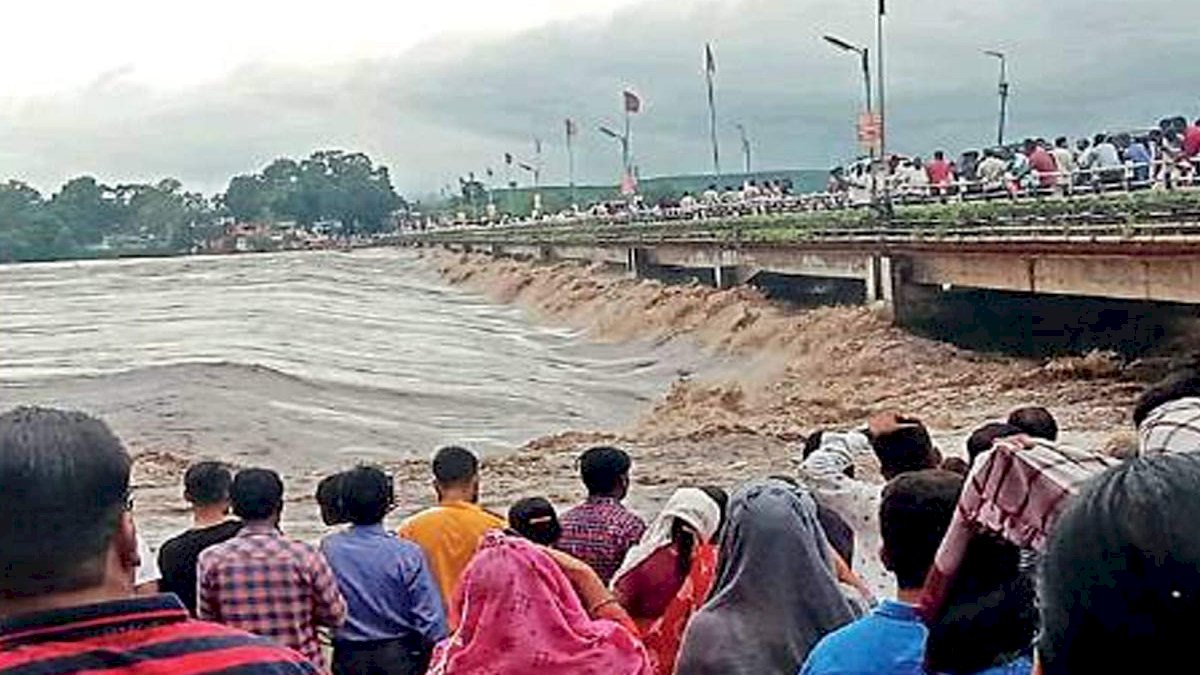 प्रदेश में जारी है झमाझम बारिश का दौर, नर्मदा नदी का जलस्तर बढ़ने से अलर्ट पर प्रशासन प्रदेश में जारी है झमाझम बारिश का दौर, नर्मदा नदी का जलस्तर बढ़ने से अलर्ट पर प्रशासन