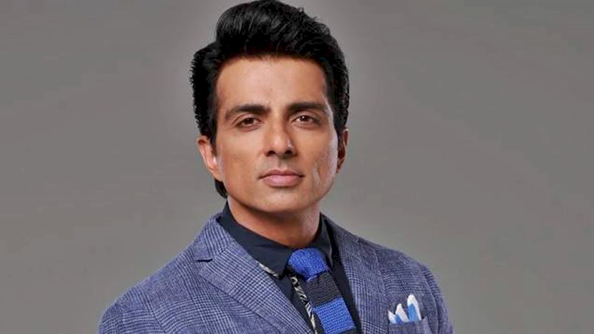 48 के हुए बॉलीवुड के रियल हीरो सोनू सूद, जन्मदिन पर दोस्त फराह खान ने उनसे धुलवाए बर्तन 48 के हुए बॉलीवुड के रियल हीरो सोनू सूद, जन्मदिन पर दोस्त फराह खान ने उनसे धुलवाए बर्तन