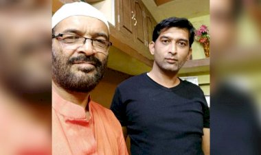 इमरान खान (दाएं) 