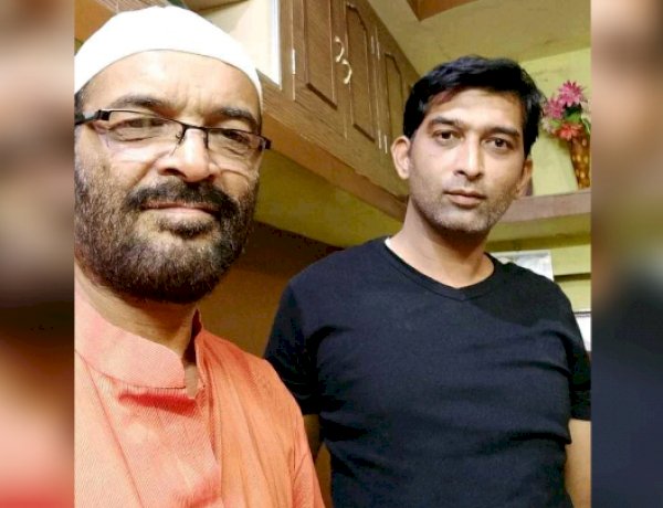 इमरान खान (दाएं) इमरान खान (दाएं)