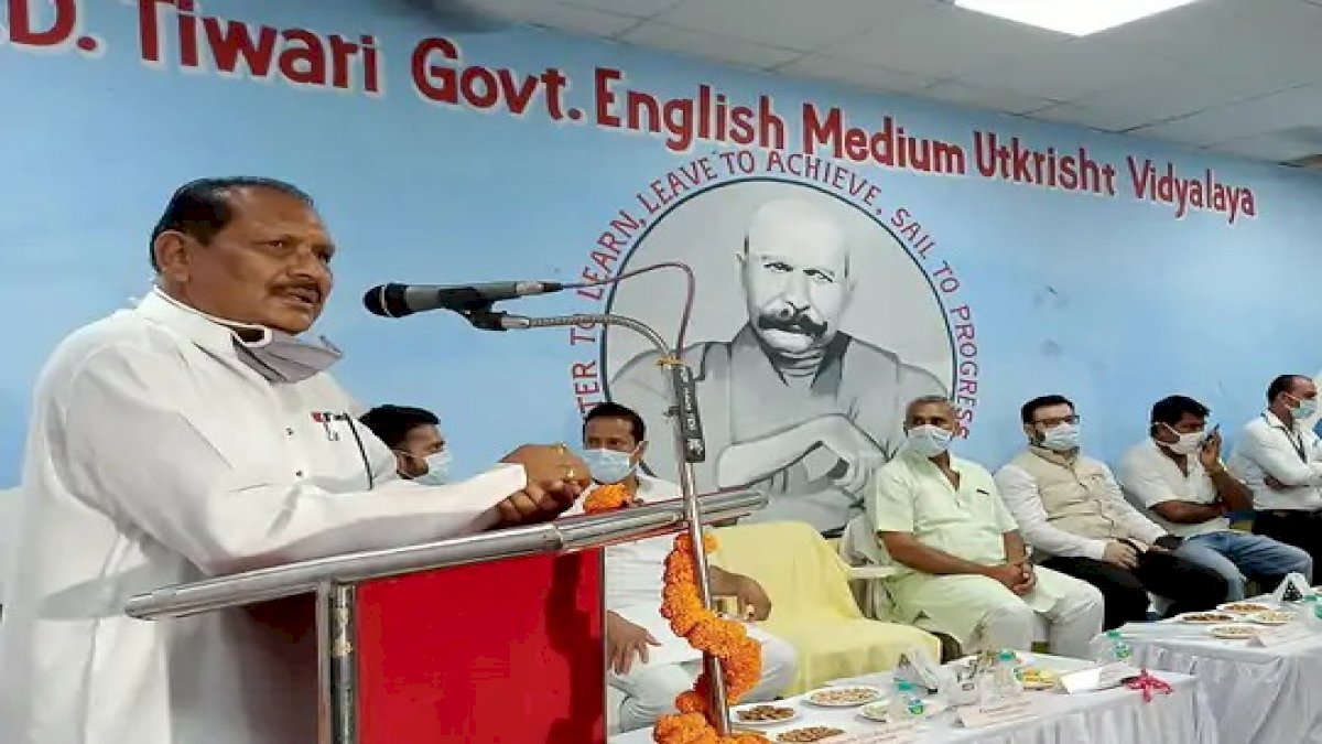 छत्तीसगढ़ में डेढ़ साल बाद खुले 10वीं और 12वीं के स्कूल, 50 फीसदी क्षमता के साथ लगेंगी क्लास छत्तीसगढ़ में डेढ़ साल बाद खुले 10वीं और 12वीं के स्कूल, 50 फीसदी क्षमता के साथ लगेंगी क्लास