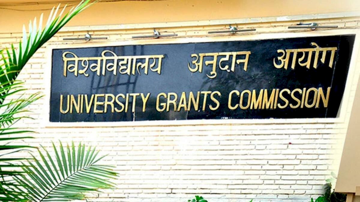 UGC के प्रस्तावित सिलेबस का इतिहासकारों ने किया विरोध, RSS और BJP पर लगा झूठा इतिहास गढ़ने का आरोप UGC के प्रस्तावित सिलेबस का इतिहासकारों ने किया विरोध, RSS और BJP पर लगा झूठा इतिहास गढ़ने का आरोप