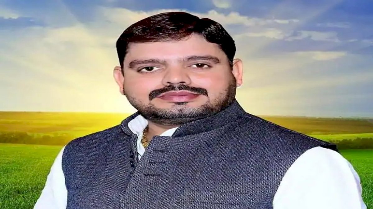 UP BJP ने गैंगस्टर को बनाया युवा मोर्चा का प्रदेश मंत्री, मर्डर केस में हो चुकी है सजा UP BJP ने गैंगस्टर को बनाया युवा मोर्चा का प्रदेश मंत्री, मर्डर केस में हो चुकी है सजा