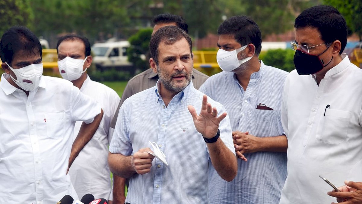 अपने तीन चार मित्रों को देश की संपत्ति बेच रही है मोदी सरकार, राहुल ने पीएम पर साधा निशाना अपने तीन चार मित्रों को देश की संपत्ति बेच रही है मोदी सरकार, राहुल ने पीएम पर साधा निशाना