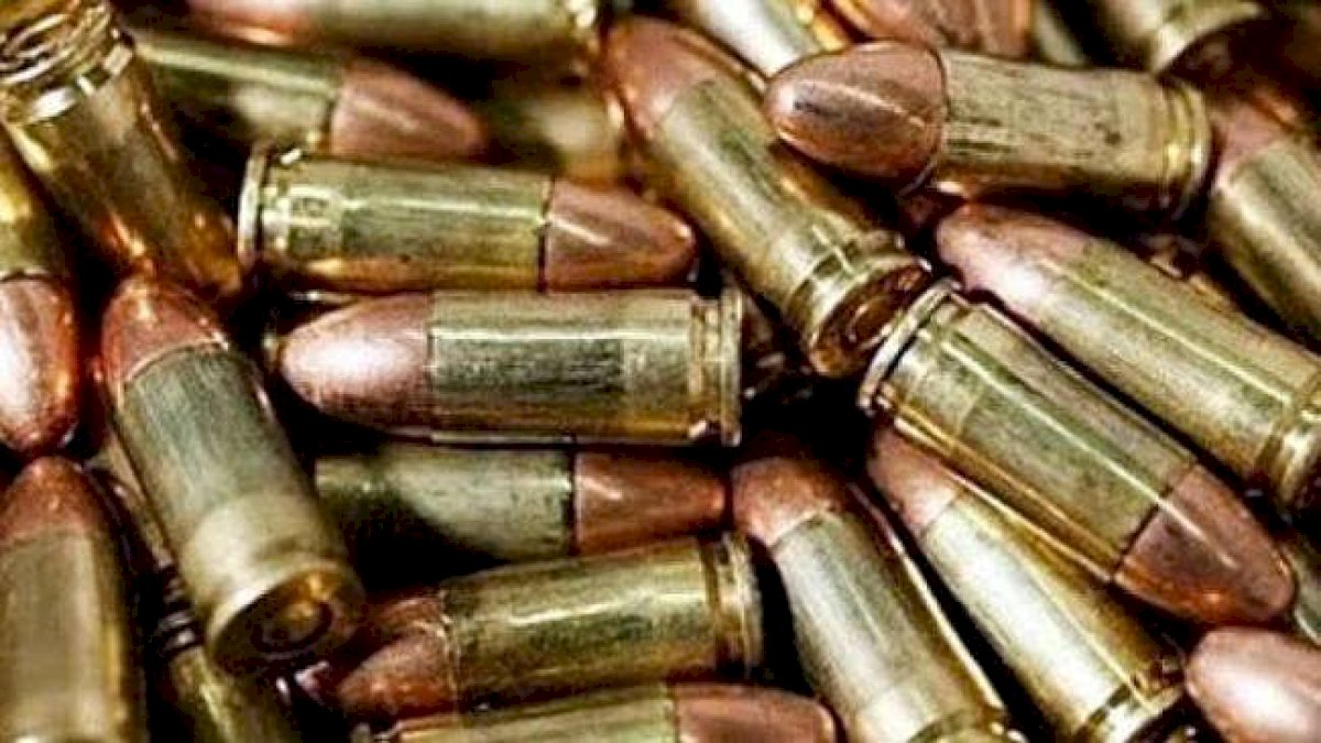 भोपाल एयरपोर्ट पर रिवॉल्वर और कारतूस के साथ पकड़ा गया यात्री, पुलिस पूछताछ में जानकारी होने से किया इनकार भोपाल एयरपोर्ट पर रिवॉल्वर और कारतूस के साथ पकड़ा गया यात्री, पुलिस पूछताछ में जानकारी होने से किया इनकार