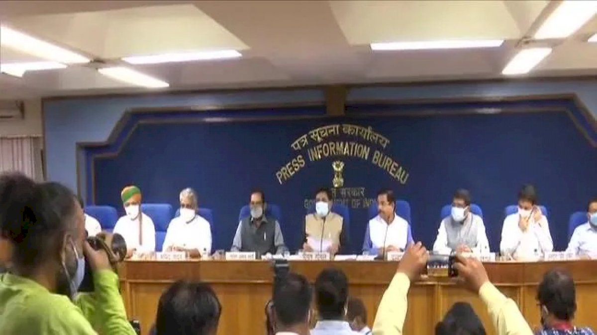 चेयर पर हुआ हमला, माफी मांगे विपक्ष, संसद में हुए हंगामे को लेकर सरकार के बचाव में 8 मंत्रियों ने संभाला मोर्चा चेयर पर हुआ हमला, माफी मांगे विपक्ष, संसद में हुए हंगामे को लेकर सरकार के बचाव में 8 मंत्रियों ने संभाला मोर्चा