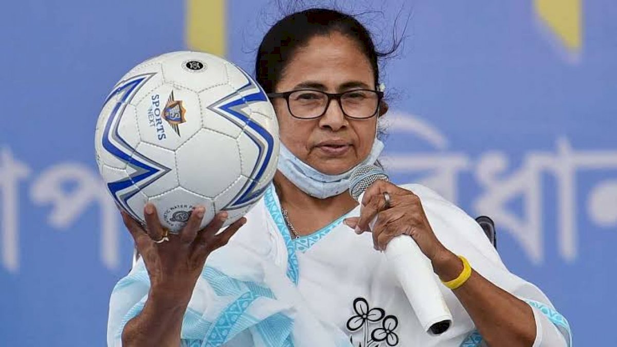पश्चिम बंगाल में आज TMC मना रही है खेला होबे दिवस, स्पोर्ट्स क्लबों को दिया जाएगा फुटबॉल पश्चिम बंगाल में आज TMC मना रही है खेला होबे दिवस, स्पोर्ट्स क्लबों को दिया जाएगा फुटबॉल