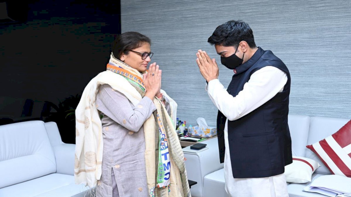 TMC में शामिल हुईं सुष्मिता देव, डेरेक ओ ब्रायन और अभिषेक बनर्जी की मौजूदगी में ग्रहण की सदस्यता TMC में शामिल हुईं सुष्मिता देव, डेरेक ओ ब्रायन और अभिषेक बनर्जी की मौजूदगी में ग्रहण की सदस्यता