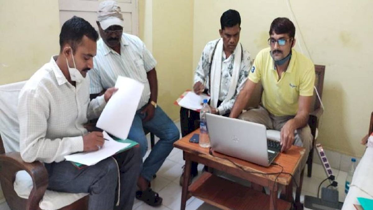मंडला जेल का कम्पाउंडर 7 हजार रुपए की घूस लेते गिरफ्तार, लोकायुक्त पुलिस ने रंगे हाथों पकड़ा मंडला जेल का कम्पाउंडर 7 हजार रुपए की घूस लेते गिरफ्तार, लोकायुक्त पुलिस ने रंगे हाथों पकड़ा