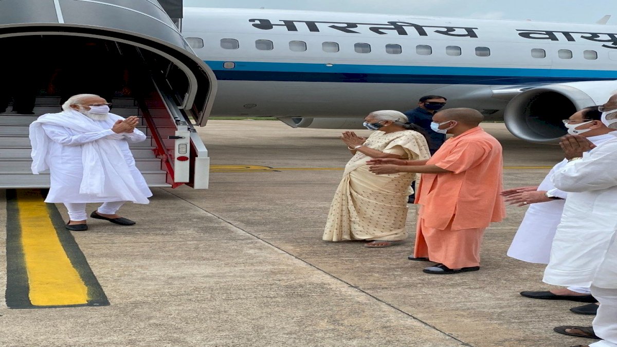 कल्याण सिंह के अंतिम दर्शन करने पहुंचे पीएम मोदी, सोमवार को पैतृक गांव में होगा अंतिम संस्कार कल्याण सिंह के अंतिम दर्शन करने पहुंचे पीएम मोदी, सोमवार को पैतृक गांव में होगा अंतिम संस्कार