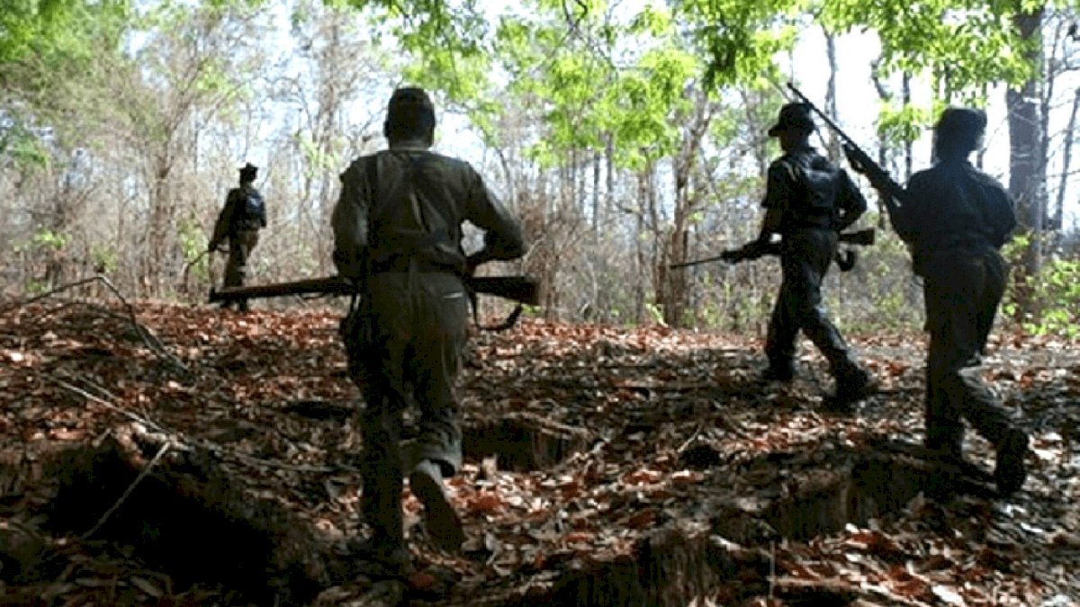 छत्तीसगढ़ में पुलिस नक्सली मुठभेड़, सुरक्षाबलों ने दो नक्सलियों का किया खात्मा छत्तीसगढ़ में पुलिस नक्सली मुठभेड़, सुरक्षाबलों ने दो नक्सलियों का किया खात्मा