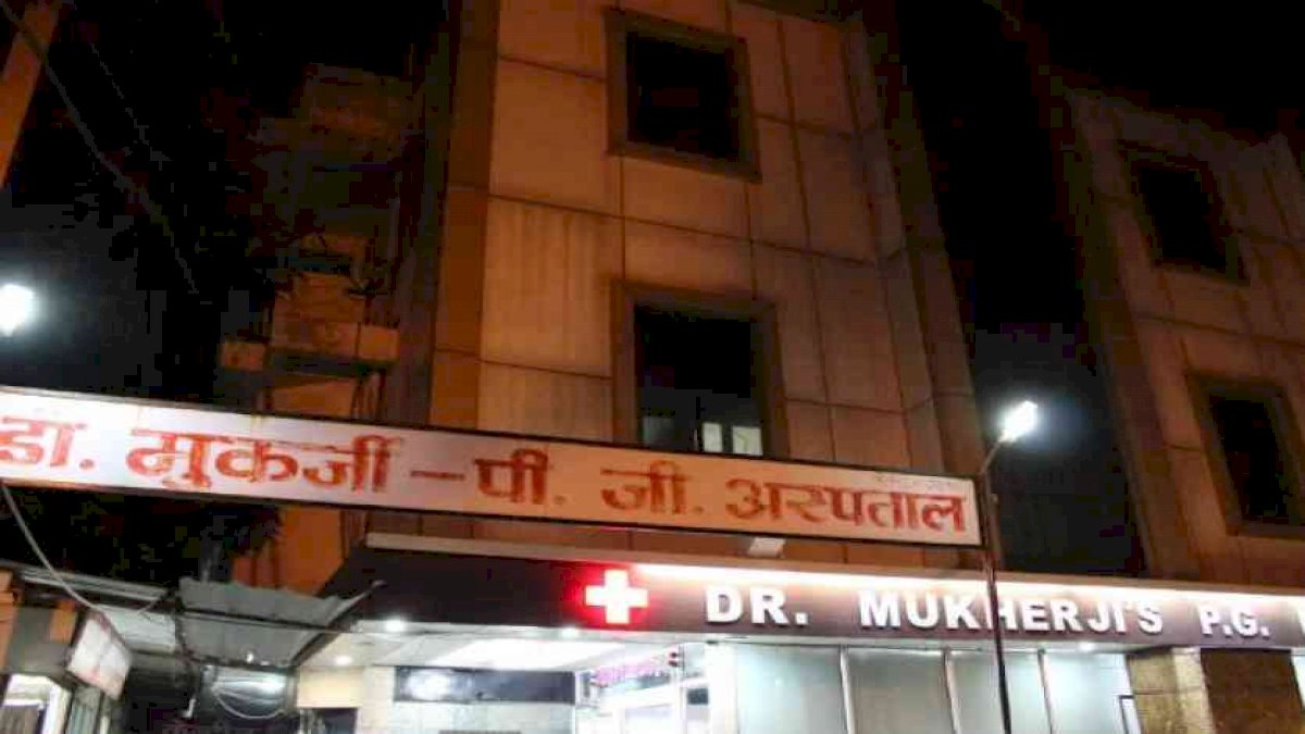 जबलपुर में निजी अस्पताल की संवेदनहीनता उजागर, 5 लाख चुकाने के बाद भी मरीज के शव को बनाया बंधक जबलपुर में निजी अस्पताल की संवेदनहीनता उजागर, 5 लाख चुकाने के बाद भी मरीज के शव को बनाया बंधक