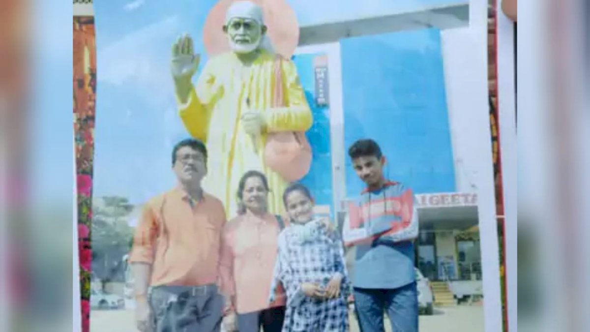 बेरोज़गार इंजीनियर ने पत्नी के साथ खाया ज़हर, टाइल्स कटर से रेता बच्चों का गला, इंजीनियर और बेटे की हुई मौत बेरोज़गार इंजीनियर ने पत्नी के साथ खाया ज़हर, टाइल्स कटर से रेता बच्चों का गला, इंजीनियर और बेटे की हुई मौत