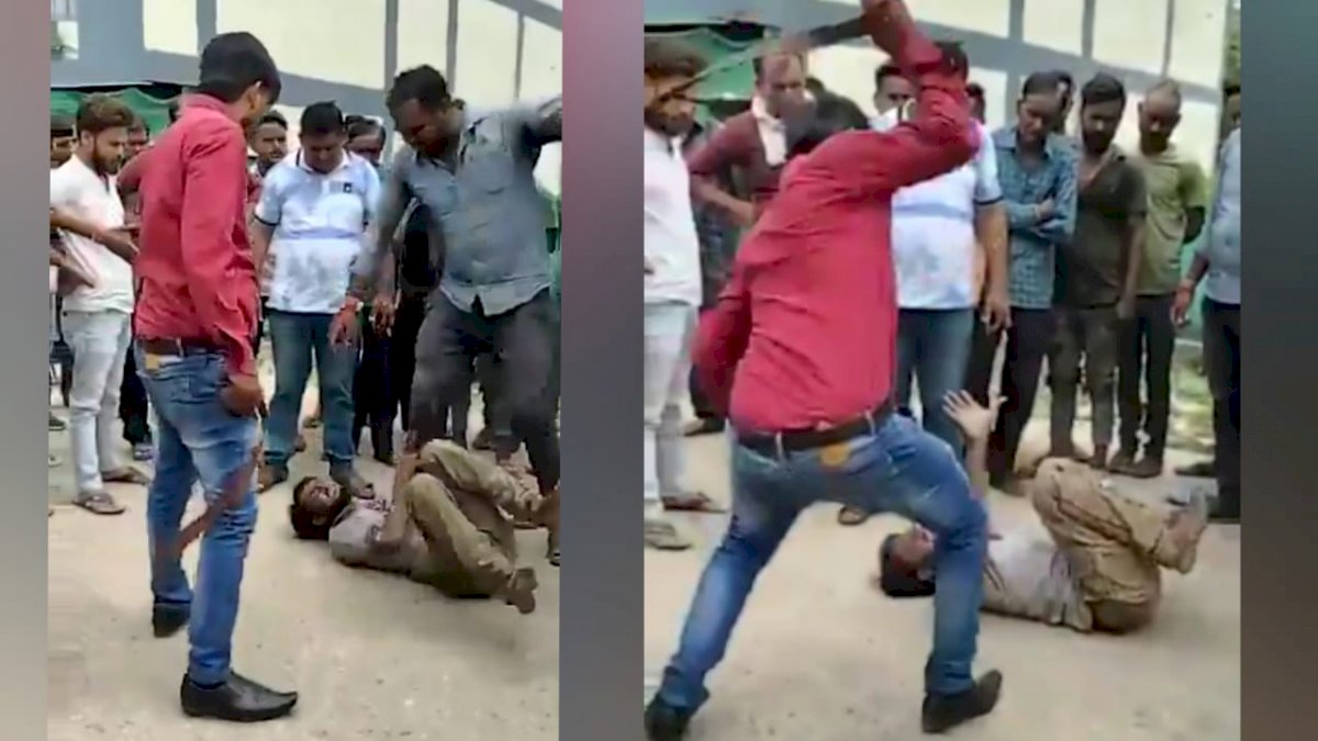 देखिए एमपी के क्रूर चेहरे, रीवा में चोरी के शक में भीड़ ने की बेल्ट से पिटाई, 2 की हुई गिरफ्तारी देखिए एमपी के क्रूर चेहरे, रीवा में चोरी के शक में भीड़ ने की बेल्ट से पिटाई, 2 की हुई गिरफ्तारी