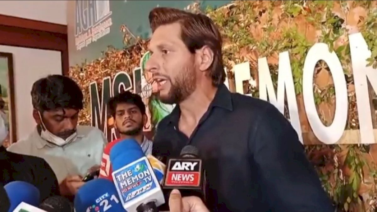 शाहिद अफरीदी ने कहा तालिबान क्रिकेट पसंद करते हैं, कांग्रेस सांसद ने पूछा क्या बम और AK 47 से खेलेंगे शाहिद अफरीदी ने कहा तालिबान क्रिकेट पसंद करते हैं, कांग्रेस सांसद ने पूछा क्या बम और AK 47 से खेलेंगे