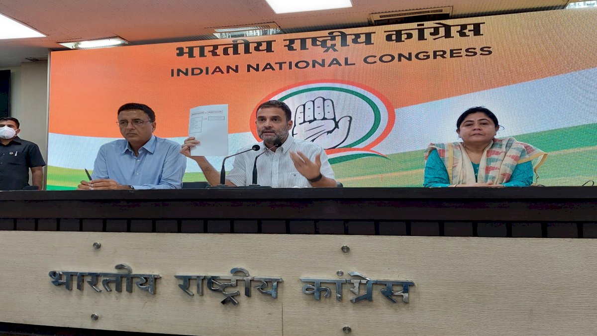 जीडीपी बढ़ने का मतलब है, गैस, डीजल और पेट्रोल की कीमतों में वृद्धि, राहुल का मोदी सरकार पर वार जीडीपी बढ़ने का मतलब है, गैस, डीजल और पेट्रोल की कीमतों में वृद्धि, राहुल का मोदी सरकार पर वार