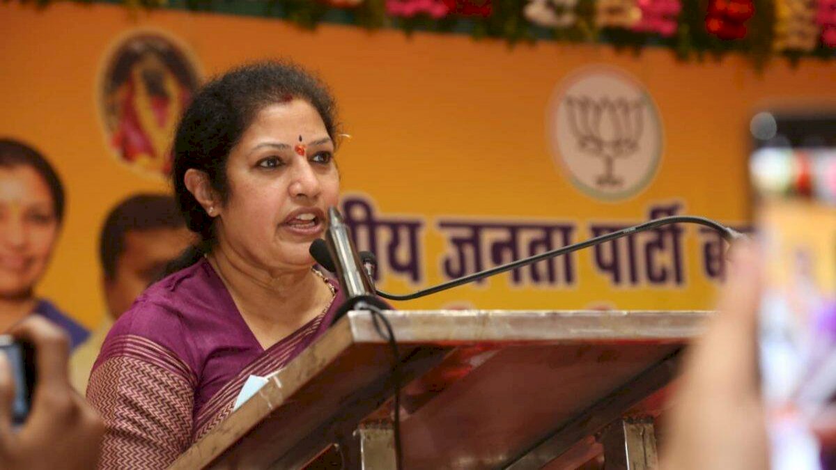आप पलटकर थूकोगे तो भूपेश बघेल सरकार बह जाएगी, बीजेपी प्रभारी का विवादास्पद बयान आप पलटकर थूकोगे तो भूपेश बघेल सरकार बह जाएगी, बीजेपी प्रभारी का विवादास्पद बयान