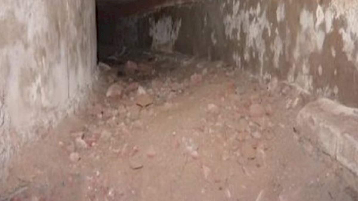 दिल्ली विधानसभा में मिली सीक्रेट सुरंग, इसी रास्ते से आजादी के परवानों को लाल किले से फांसी के लिए लाते थे अंग्रेज दिल्ली विधानसभा में मिली सीक्रेट सुरंग, इसी रास्ते से आजादी के परवानों को लाल किले से फांसी के लिए लाते थे अंग्रेज