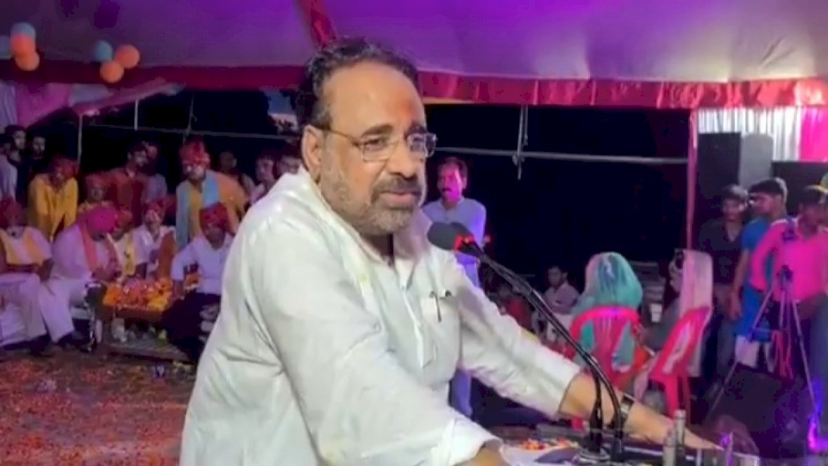 गोपाल भार्गव के बिगड़े बोल, दिवंगत नेता को बताया असुर, बेटे का जवाब- आप अपनी भाषा बोलो, हमारे संस्कार बोलेंगे गोपाल भार्गव के बिगड़े बोल, दिवंगत नेता को बताया असुर, बेटे का जवाब- आप अपनी भाषा बोलो, हमारे संस्कार बोलेंगे