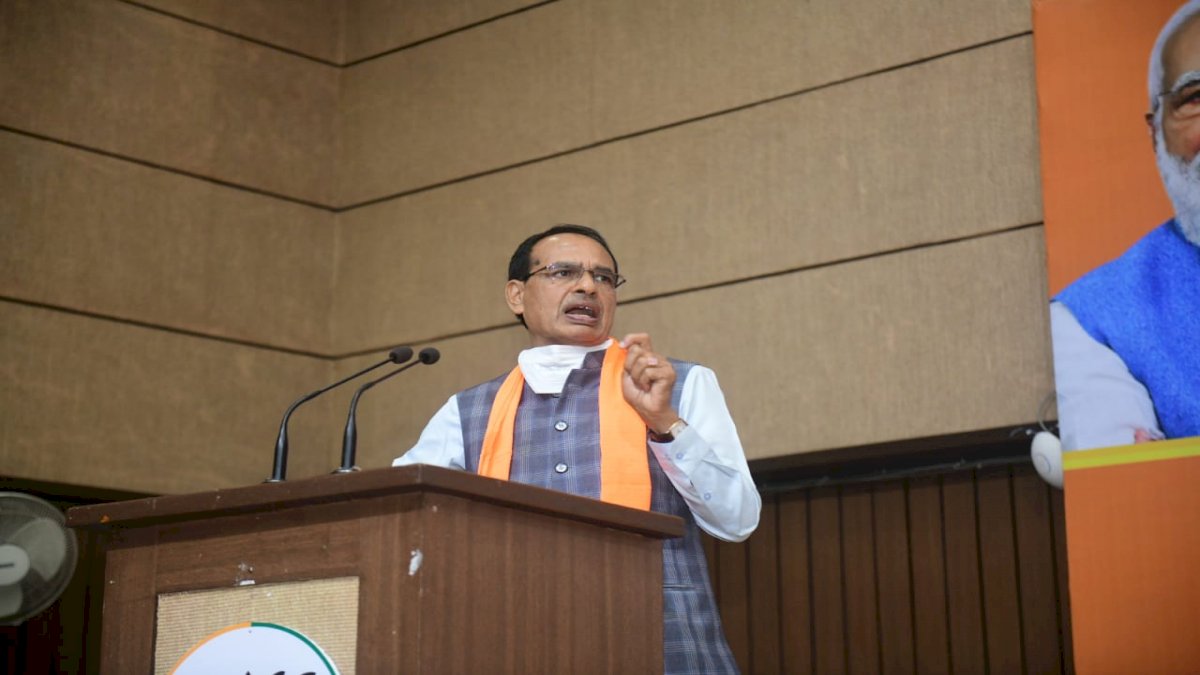 होर्डिंग पोस्टर के चक्कर में रहे तो कोई भटे के भाव भी नहीं पूछेगा, बीजेपी पदाधिकारियों को सीएम की हिदायत होर्डिंग पोस्टर के चक्कर में रहे तो कोई भटे के भाव भी नहीं पूछेगा, बीजेपी पदाधिकारियों को सीएम की हिदायत