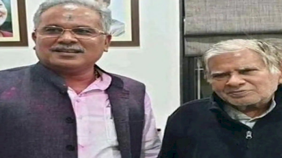 विवादित बयान देकर मुश्किल में फंसे सीएम के पिता, भूपेश बघेल बोले पिता सम्मानीय लेकिन कानून सर्वोपरि विवादित बयान देकर मुश्किल में फंसे सीएम के पिता, भूपेश बघेल बोले पिता सम्मानीय लेकिन कानून सर्वोपरि