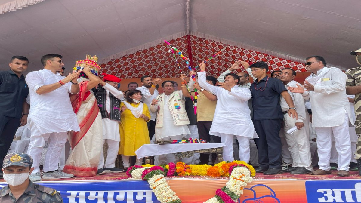 बड़वानी में गरजे कमलनाथ, कहा, शिकायतों की लाइब्रेरी बना रहा हूं, सबका हिसाब लिया जाएगा बड़वानी में गरजे कमलनाथ, कहा, शिकायतों की लाइब्रेरी बना रहा हूं, सबका हिसाब लिया जाएगा