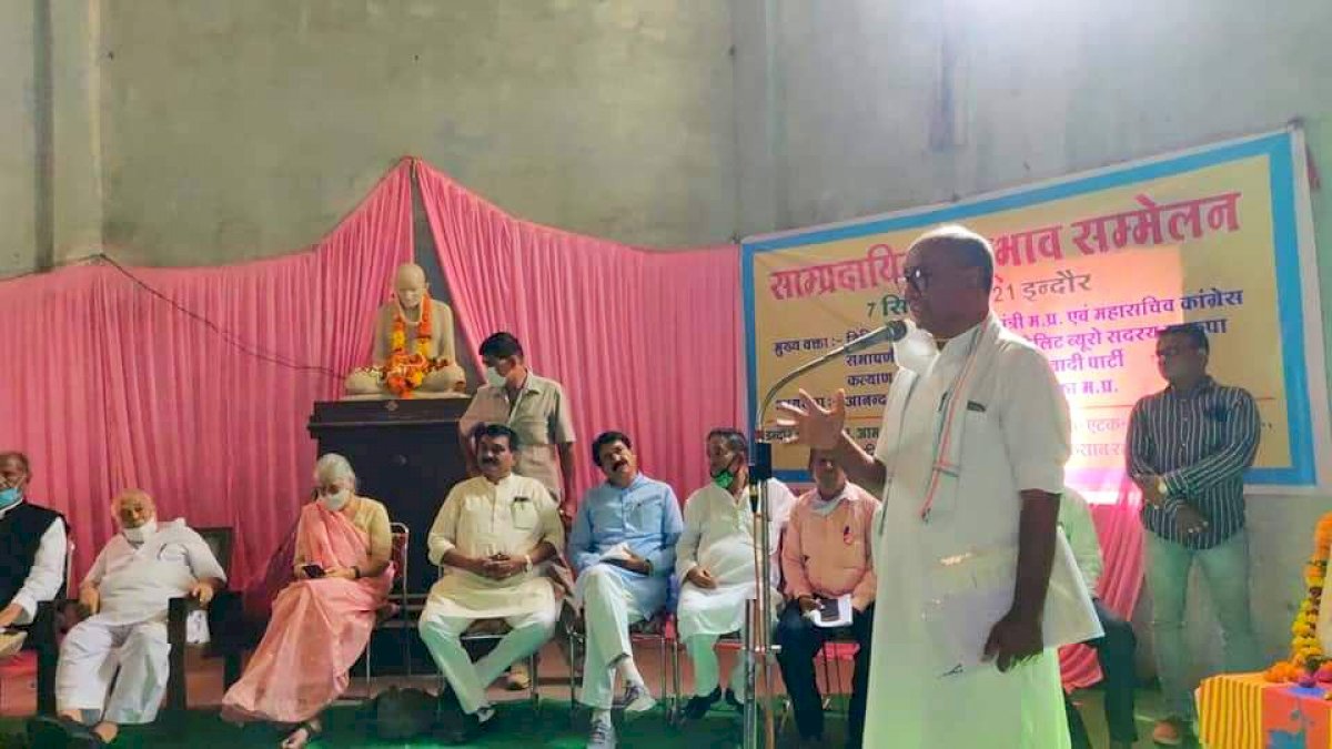 विफलताओं से ध्यान हटाने के लिए सांप्रदायिक उन्माद भड़का रही RSS को कामयाब नहीं होने देंगे: दिग्विजय सिंह विफलताओं से ध्यान हटाने के लिए सांप्रदायिक उन्माद भड़का रही RSS को कामयाब नहीं होने देंगे: दिग्विजय सिंह