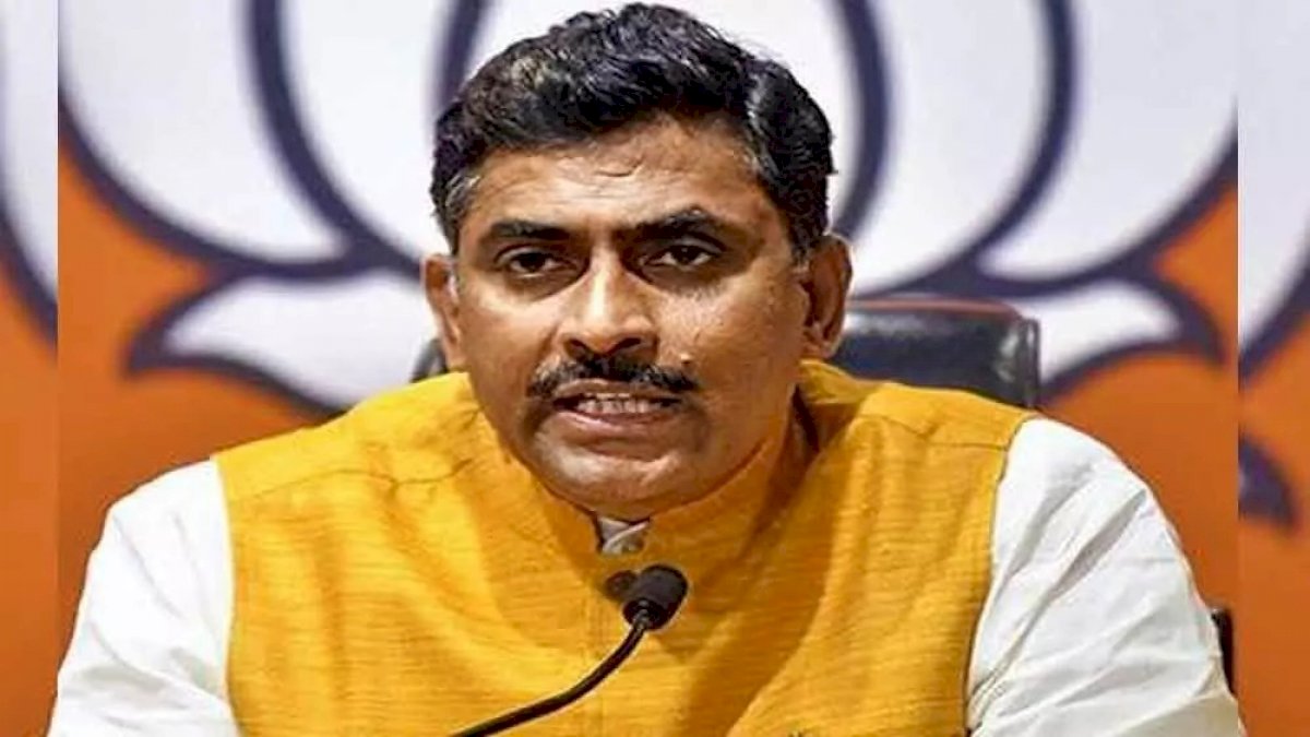 बीजेपी महासचिव ने पार्टी के सीनियर नेताओं को बताया नालायक, बोले- घर बैठने के लिए नहीं मिला पद बीजेपी महासचिव ने पार्टी के सीनियर नेताओं को बताया नालायक, बोले- घर बैठने के लिए नहीं मिला पद