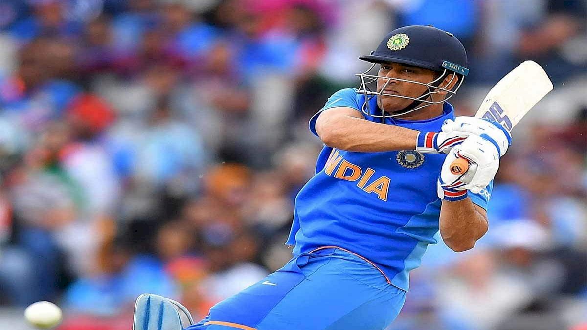 धोनी को मेंटोर बनाए जाने के फैसले पर BCCI को मिली शिकायत, हितों के टकराव का दिया गया कारण धोनी को मेंटोर बनाए जाने के फैसले पर BCCI को मिली शिकायत, हितों के टकराव का दिया गया कारण