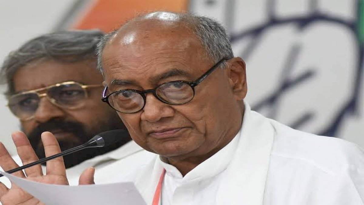 VHP के धर्मांतरण से जुड़े अभियान को पुलिस का समर्थन, दिग्विजय सिंह बोले क्या ये संविधान के अनुकूल है VHP के धर्मांतरण से जुड़े अभियान को पुलिस का समर्थन, दिग्विजय सिंह बोले क्या ये संविधान के अनुकूल है