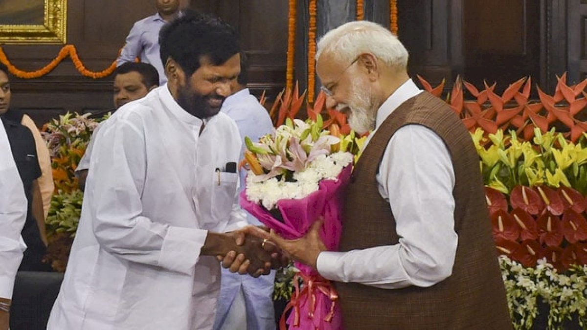 रामविलास पासवान की बरसी पर पीएम मोदी ने लिखा पत्र, इमोशनल हुए बेटे चिराग रामविलास पासवान की बरसी पर पीएम मोदी ने लिखा पत्र, इमोशनल हुए बेटे चिराग