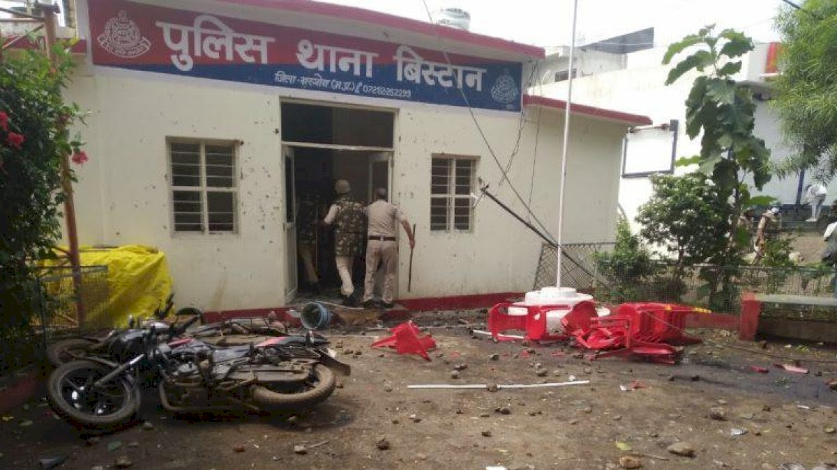 आदिवासी मौत मामले में कांग्रेस के कड़े विरोध का हुआ असर, खरगोन एसपी निलंबित आदिवासी मौत मामले में कांग्रेस के कड़े विरोध का हुआ असर, खरगोन एसपी निलंबित