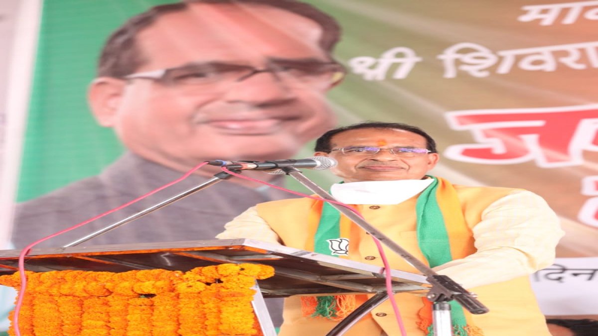 सीएम ने जनता को दिखाए सुहाने सपने, अगले तीन साल में हर घर पहुंच जाएगा नल सीएम ने जनता को दिखाए सुहाने सपने, अगले तीन साल में हर घर पहुंच जाएगा नल