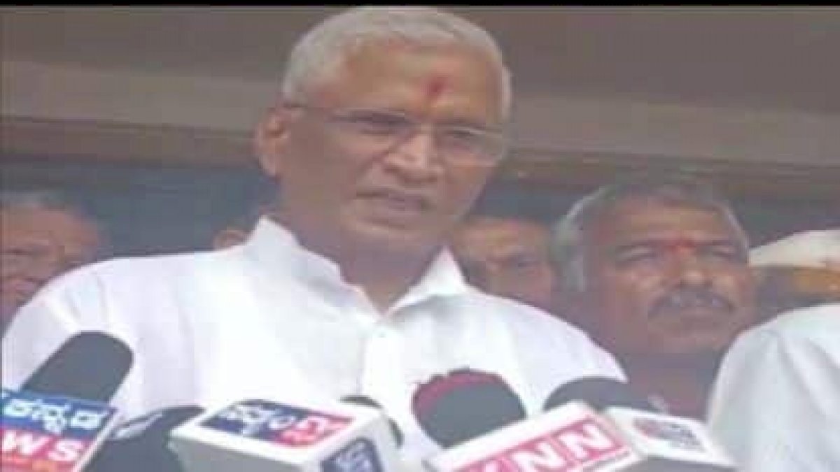 कांग्रेस छोड़ने के लिए बीजेपी ने की थी पैसों की पेशकश: कर्नाटक BJP MLA ने खोली पोल कांग्रेस छोड़ने के लिए बीजेपी ने की थी पैसों की पेशकश: कर्नाटक BJP MLA ने खोली पोल