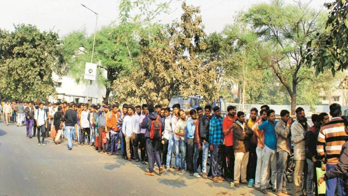 रोज़गार पोर्टल पर 33 लाख बेरोजगार हैं रजिस्टर्ड, सिर्फ 16 हजार को ही रोजगार दे पाए शिवराज रोज़गार पोर्टल पर 33 लाख बेरोजगार हैं रजिस्टर्ड, सिर्फ 16 हजार को ही रोजगार दे पाए शिवराज