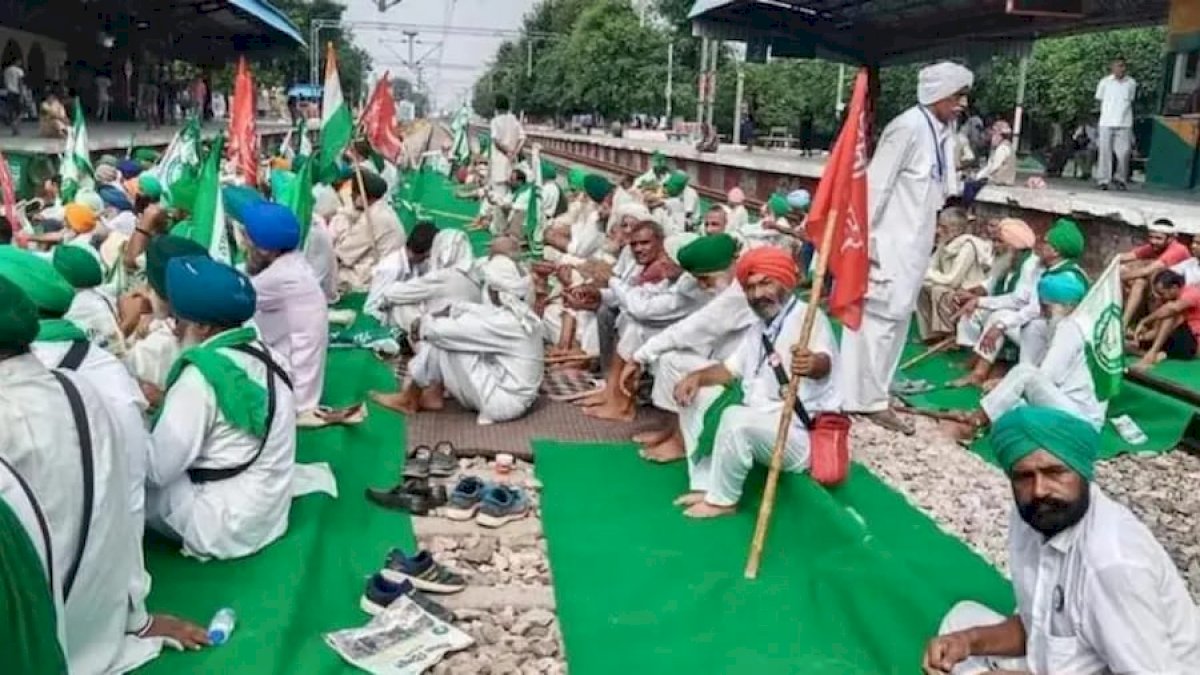 भारत बंद के बीच सिंघु बॉर्डर पर एक किसान की मौत, कड़ी धूप में धरने पर बैठे भगेल राम को आया अटैक भारत बंद के बीच सिंघु बॉर्डर पर एक किसान की मौत, कड़ी धूप में धरने पर बैठे भगेल राम को आया अटैक