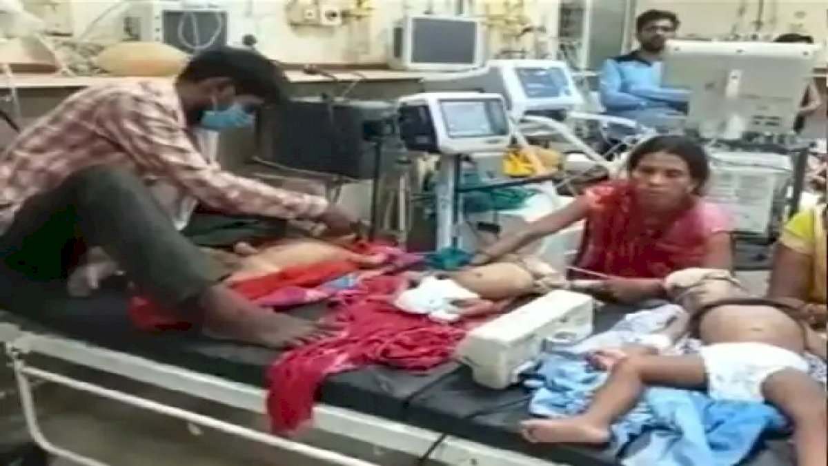ग्वालियर में दिमागी बुखार से 2 बच्चों की मौत, एक बेड पर 3, 4 बच्चों का हो रहा इलाज ग्वालियर में दिमागी बुखार से 2 बच्चों की मौत, एक बेड पर 3, 4 बच्चों का हो रहा इलाज