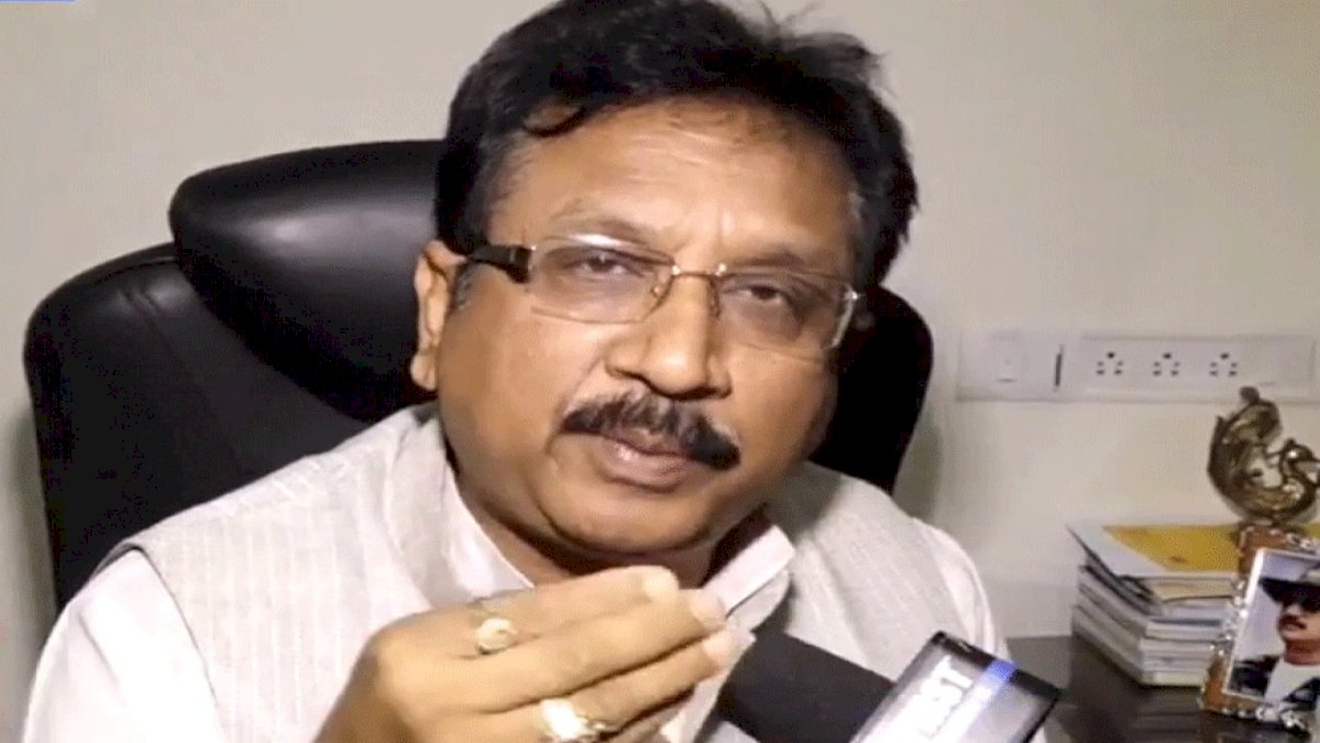 BJP मंत्री की फिसली जुबान, बोले- मुझे पार्टी ने जिम्मेदारी दी है एक भी बूथ पर भाजपा न जीते BJP मंत्री की फिसली जुबान, बोले- मुझे पार्टी ने जिम्मेदारी दी है एक भी बूथ पर भाजपा न जीते