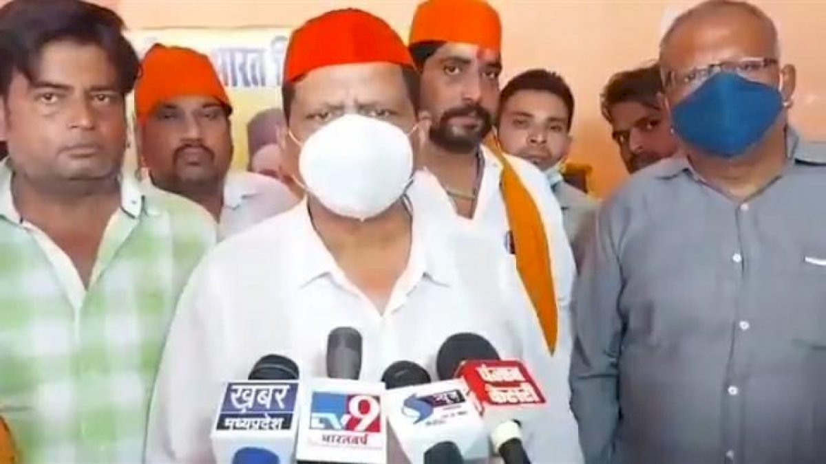 बापू की हत्या के लिए सिंधिया राजवंश की बंदूक से गोडसे ने ली थी ट्रेनिंग, हिंदू महासभा का दावा बापू की हत्या के लिए सिंधिया राजवंश की बंदूक से गोडसे ने ली थी ट्रेनिंग, हिंदू महासभा का दावा