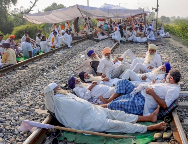 Photo Courtesy: Aajtak Photo Courtesy: Aajtak