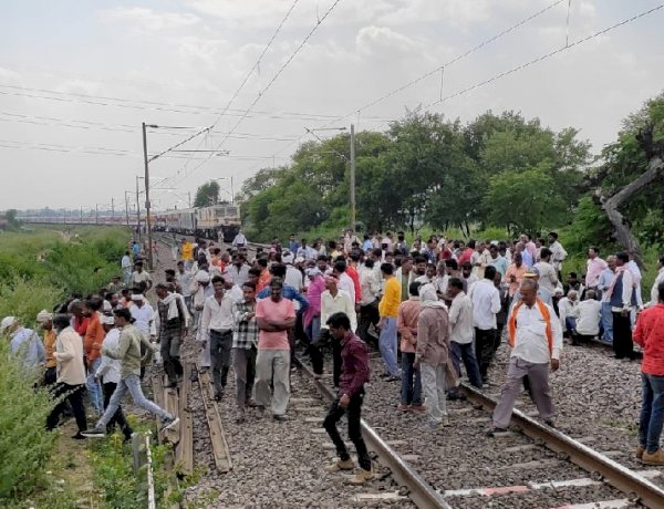 Photo Courtesy : Dainik Bhaskar Photo Courtesy : Dainik Bhaskar