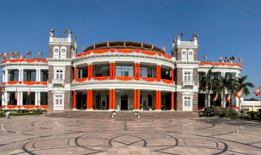 बीजेपी प्रदेश कार्यसमिति की बैठक के लिए सजा मिटो हॉल