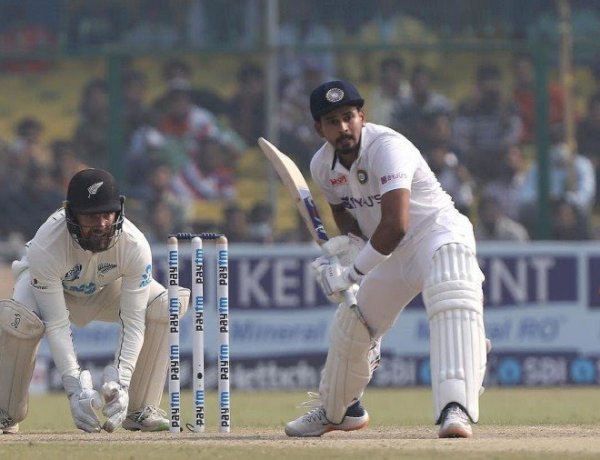 डेब्यू टेस्ट में श्रेयस अय्यर ने जड़ा शतक और फिफ्टी, यह उपलब्धि हासिल करने वाले बने भारत के पहले क्रिकेटर
