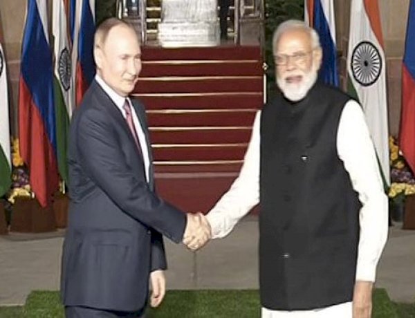 भारत पहुंचे रूसी राष्ट्रपति व्लादिमीर पुतिन, कहा- भारत एक महान शक्ति और भरोसेमंद दोस्त