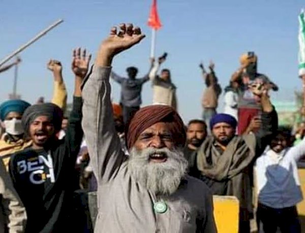 378 दिन बाद किसान आंदोलन समाप्त, किसान नेता बोले- हम अहंकारी सरकार को झुकाकर जा रहे हैं 378 दिन बाद किसान आंदोलन समाप्त, किसान नेता बोले- हम अहंकारी सरकार को झुकाकर जा रहे हैं
