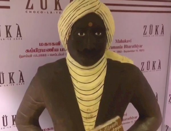 महाकवि भारतियार की चॉकलेट मूर्ति, पुडुचेरी में बेकर ने बनाई डार्क चॉकलेट से आदमकद प्रतिमा